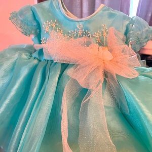 Pink & white size 2, yellow size 4 , turquoise size 1 and white one size 4